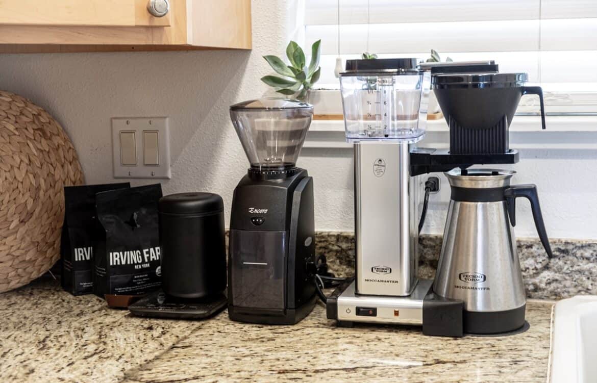 Hur använder man en kaffebryggare hemma? [5 enkla steg]